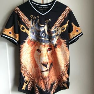lion fashion top, size small